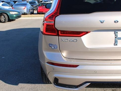 Used 2025 Volvo XC60 B5 Plus image 45