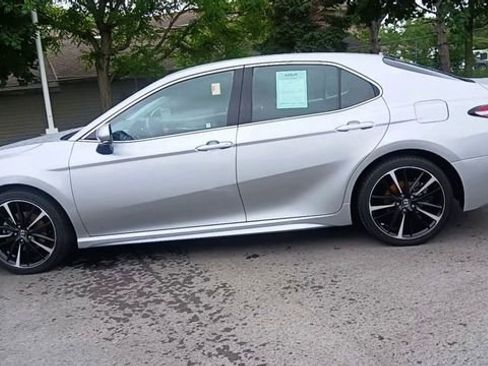 Used 2018 Toyota Camry XSE FWD image 8
