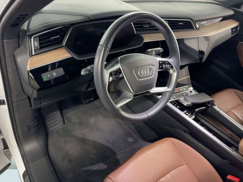 Used 2024 Audi Q8 e-tron Premium image 4