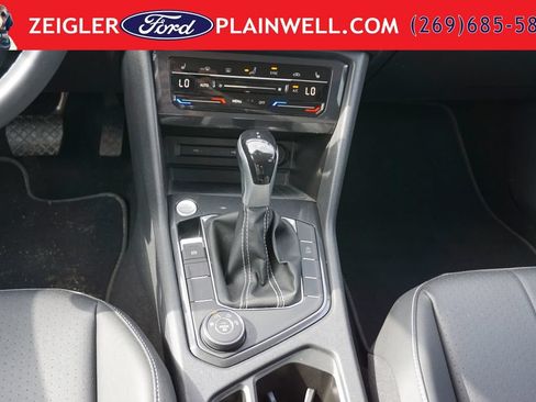 Used 2023 Volkswagen Tiguan SE AWD/4WD image 15