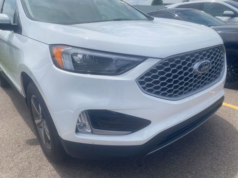 Used 2024 Ford Edge SEL w/ Convenience Package AWD/4WD image 3