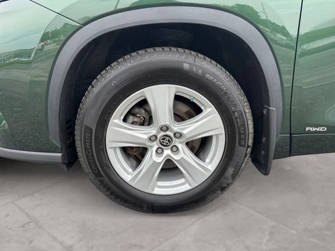Used 2023 Toyota Highlander LE AWD/4WD image 14