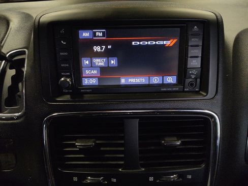 Used 2019 Dodge Grand Caravan SE FWD image 25
