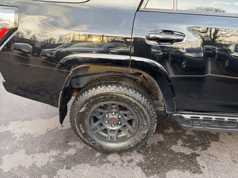 Used 2021 Toyota 4Runner Venture w/ Moonroof Package image 4