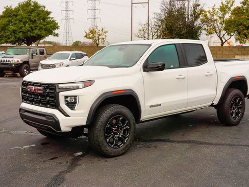 Used 2025 GMC Canyon Elevation image 3