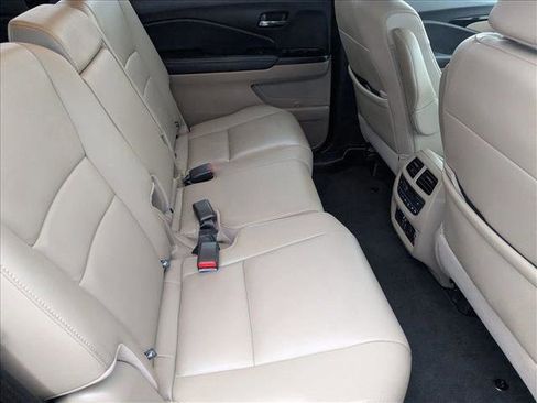 Used 2020 Honda Pilot Touring image 22