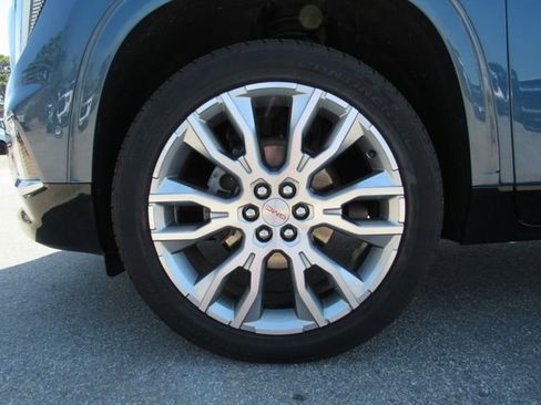 Used 2024 GMC Acadia Denali w/ Super Cruise Package AWD/4WD image 9