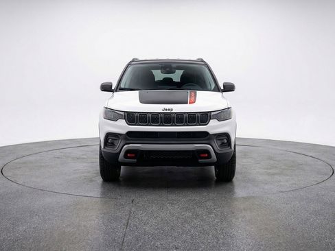 Used 2025 Jeep Compass Trailhawk image 2