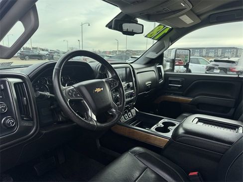 Used 2018 Chevrolet Silverado 2500 LTZ w/ LTZ Plus Package image 17