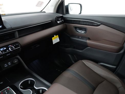 Used 2025 Honda Pilot Elite image 15