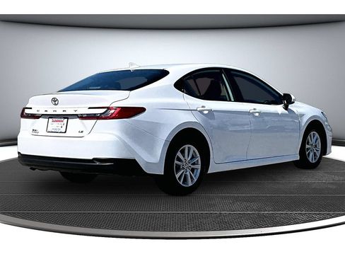 Used 2025 Toyota Camry LE FWD image 18