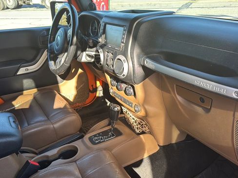 Used 2012 Jeep Wrangler Unlimited Sahara image 6