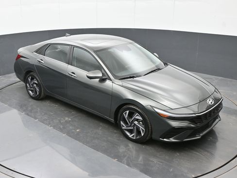 Certified 2024 Hyundai Elantra Limited image 29