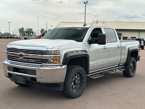 Used 2016 Chevrolet Silverado 2500 LT AWD/4WD image 4