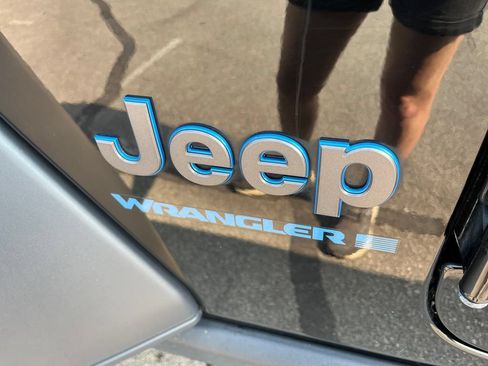 Used 2023 Jeep Wrangler Unlimited w/ Sun & Screen Package AWD/4WD image 33