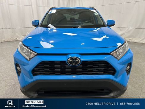 Used 2021 Toyota RAV4 XLE Premium image 3