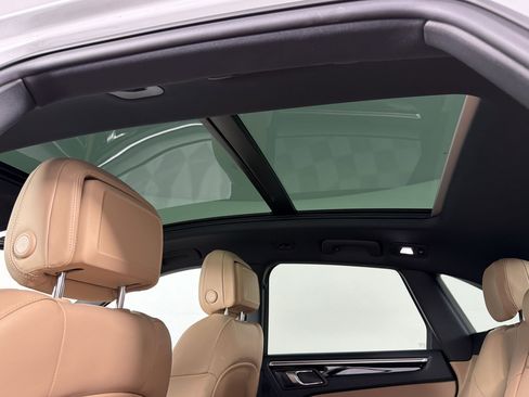 Certified 2023 Porsche Macan AWD/4WD image 16