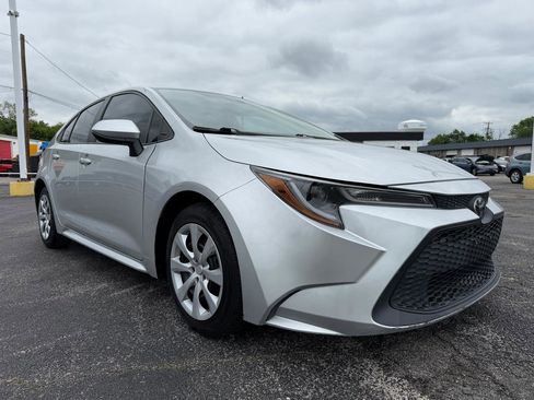 Used 2021 Toyota Corolla LE FWD image 3
