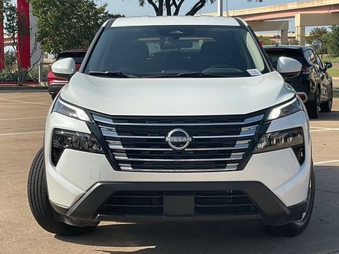 Used 2025 Nissan Rogue SV FWD image 2