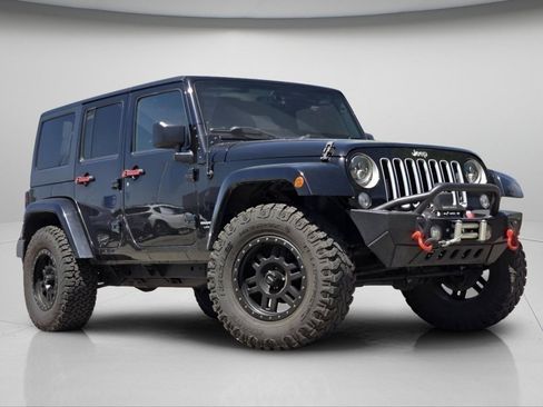 Used 2018 Jeep Wrangler Unlimited Sahara AWD/4WD image 2