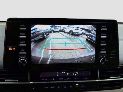 Used 2021 Toyota Sienna XLE FWD image 12