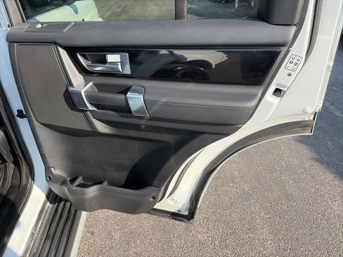 Used 2016 Land Rover LR4 HSE Silver Edition image 11