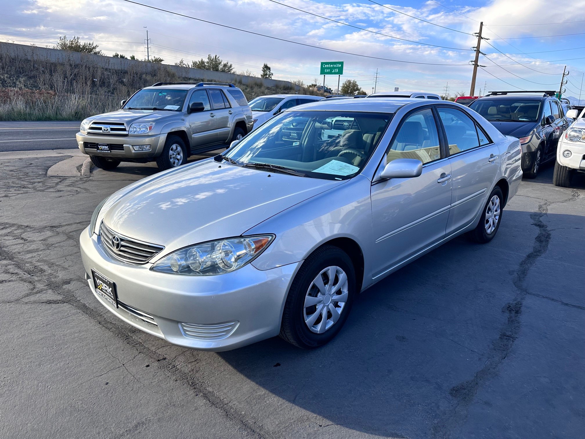 Used 2005 Toyota Camry LE FWD image 2