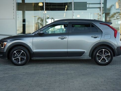 Used 2023 Kia Niro EX image 5