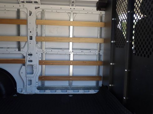 Used 2025 RAM ProMaster 2500 w/ U-Haul Equipment Group FWD image 23