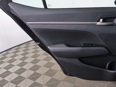 Used 2020 Hyundai Elantra SE w/ Cargo Package (C1) FWD image 17