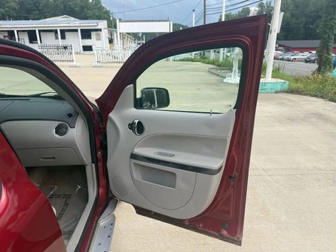 Used 2008 Chevrolet HHR LT image 12