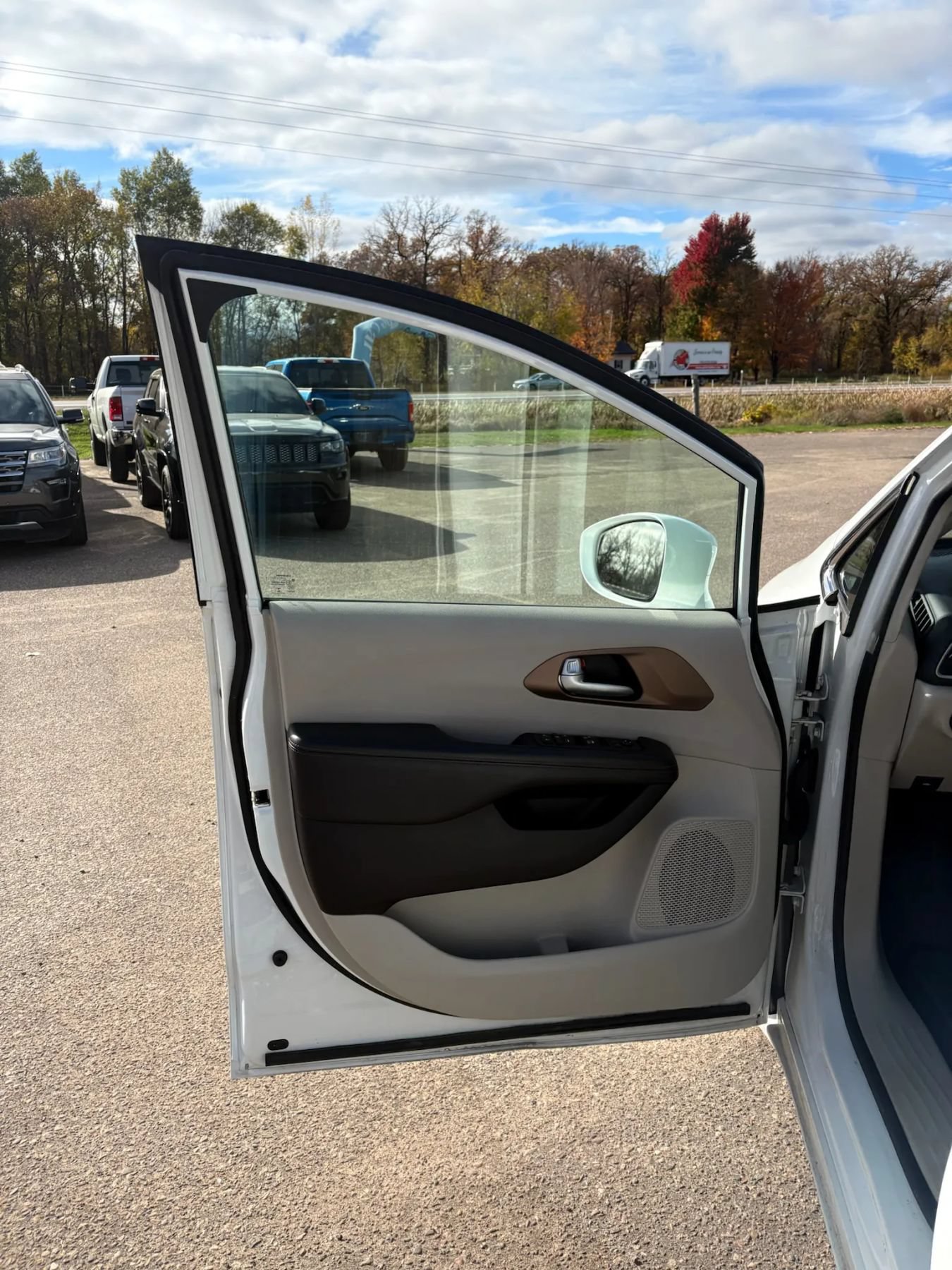 Used 2018 Chrysler Pacifica Touring-L FWD image 11