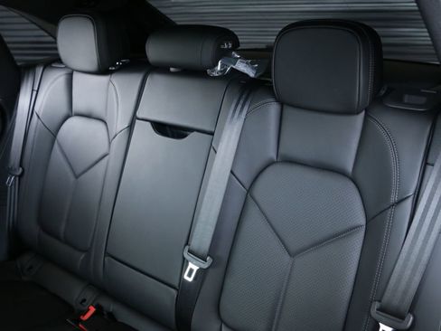 New 2026 Porsche Macan image 32