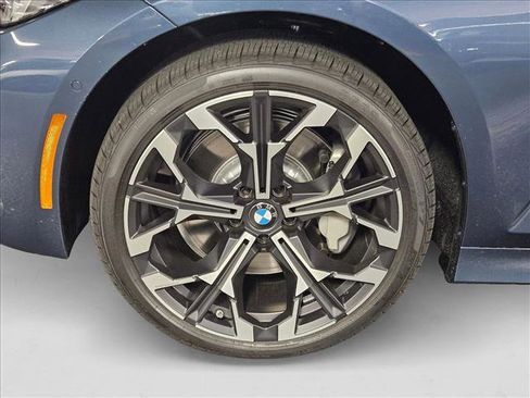 Used 2025 BMW 330i Sedan w/ Premium Package image 10