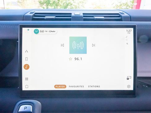 Used 2025 Land Rover Defender 90 S image 19