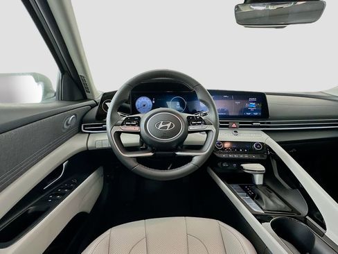 New 2025 Hyundai Elantra Limited image 18