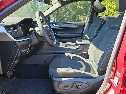 New 2025 Jeep Grand Cherokee Laredo X w/ Luxury Tech Group I image 10