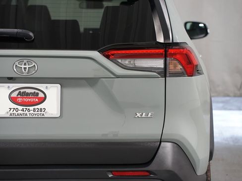 Used 2021 Toyota RAV4 XLE Premium FWD image 10