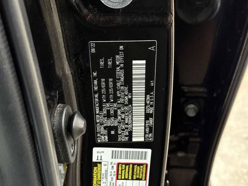 Used 2022 Toyota Highlander LE AWD/4WD image 4