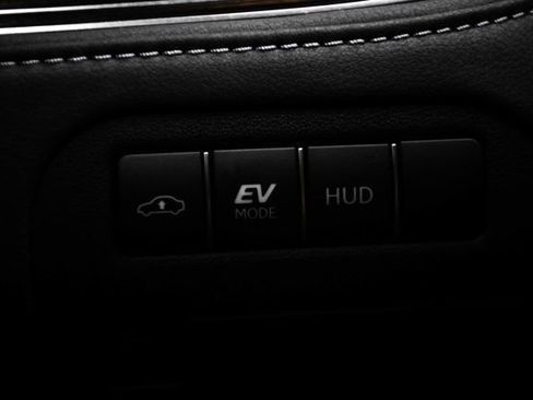 Used 2023 Lexus LS 500h AWD w/ Luxury Package image 32
