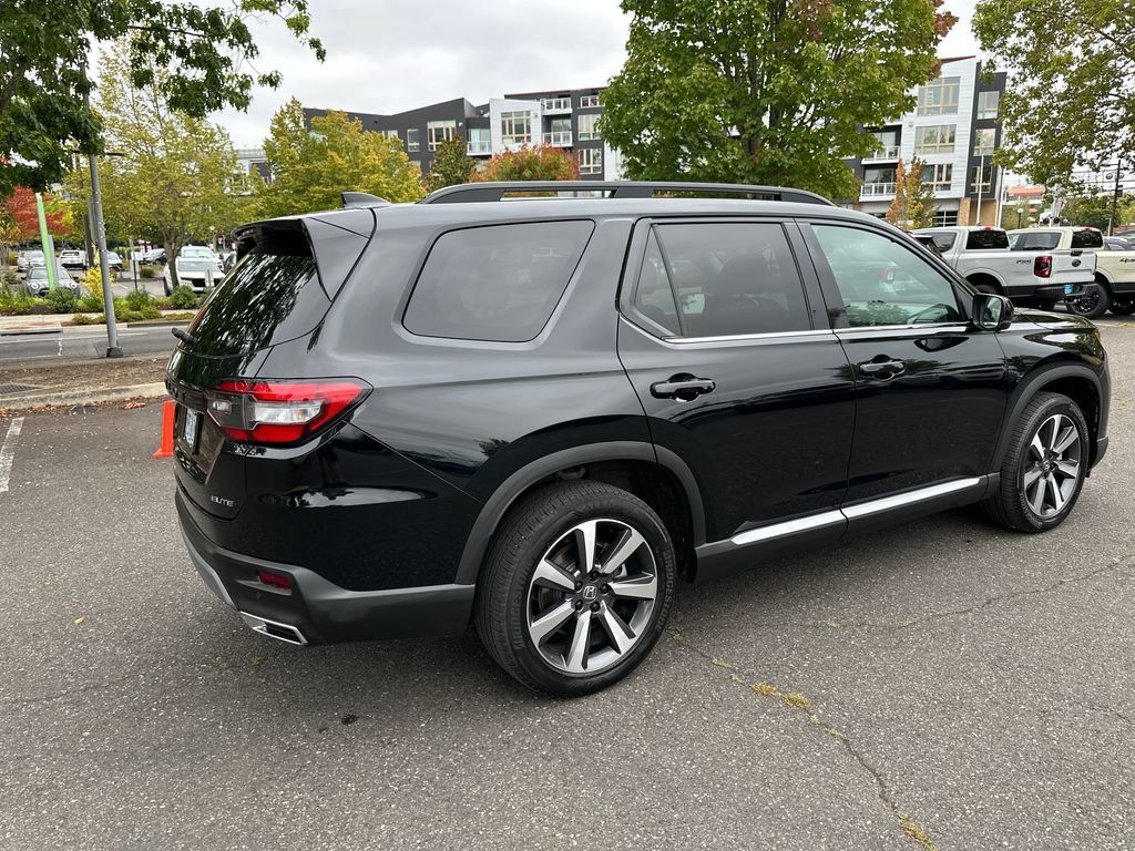 Used 2025 Honda Pilot Elite image 6