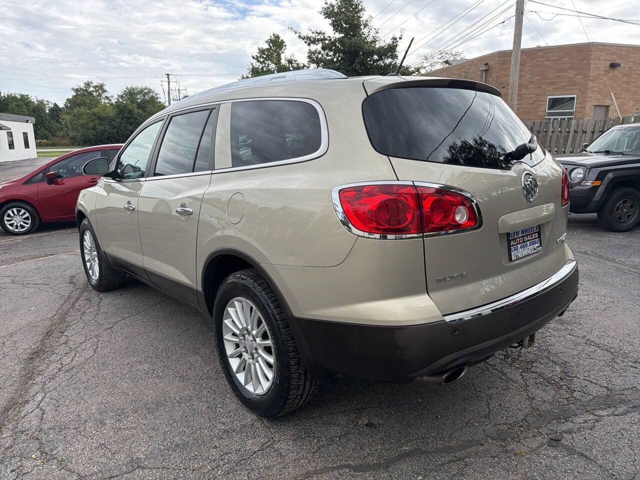 Used 2011 Buick Enclave CXL FWD image 4
