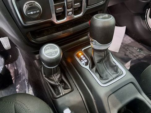 Used 2022 Jeep Wrangler Unlimited Sahara image 30