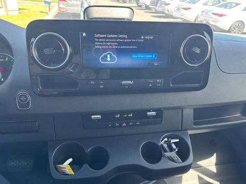 Used 2025 Mercedes-Benz Sprinter 2500 image 23