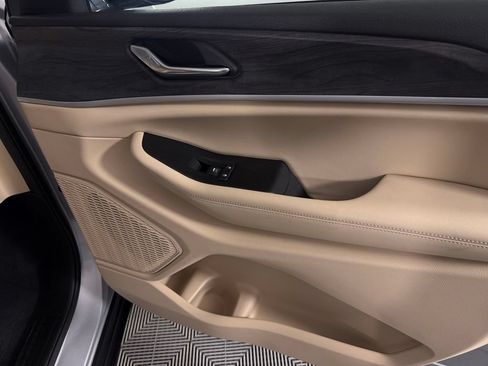 Certified 2025 Jeep Grand Cherokee Limited w/ Luxury Tech Group II RWD image 32