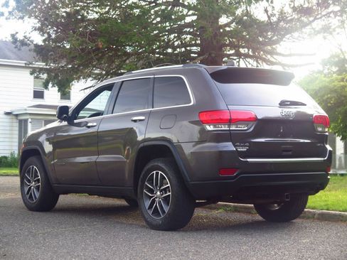 Used 2018 Jeep Grand Cherokee Limited AWD/4WD image 3