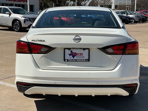 Used 2025 Nissan Altima 2.5 SV image 6