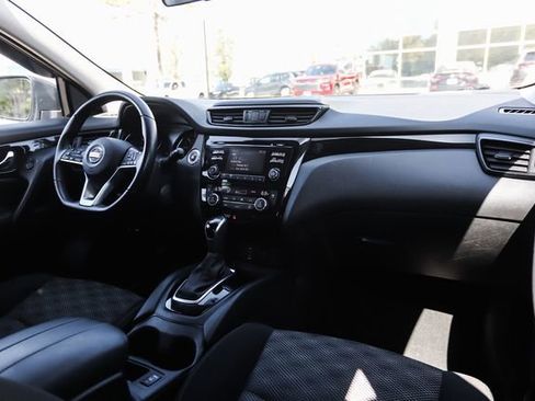 Used 2017 Nissan Rogue Sport SV w/ SV All-Weather Package AWD/4WD image 35