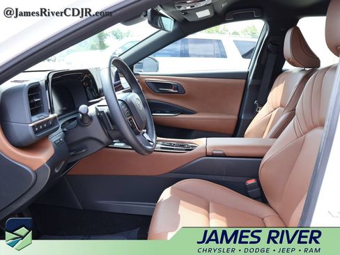 Used 2025 Toyota Crown Signia AWD/4WD image 22