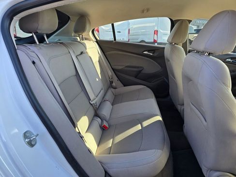 Used 2017 Chevrolet Cruze LT FWD image 16